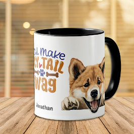 しっぽを振る可愛い秋田犬 マグカップ