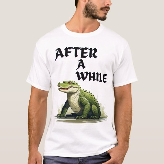 しばらくすると面白いワニの駄洒落デザイン Tシャツ (正面)