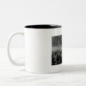 しぶきが付いているコーヒーのマグ ツートーンマグカップ (左)