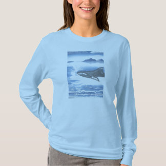 しぶきの女性に青のワイシャツをします Tシャツ