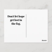 じっくりと待ちなさい　霧の山の写真 ポストカード (裏面)