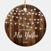 すぐにウッドグレイン婚約したパーソナライズされた夫人に セラミックオーナメント (裏面)