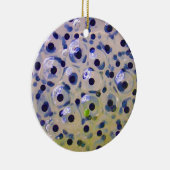 すぐにオタマジャクシになるフログスポーン卵のクローズアップ セラミックオーナメント (右)