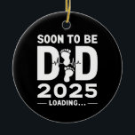 すぐにパパEst 2025新しいパパになる セラミックオーナメント<br><div class="desc">すぐにパパEst 2025新しいパパになる</div>