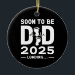 すぐにパパEst 2025新しいパパになる セラミックオーナメント<br><div class="desc">すぐにパパEst 2025新しいパパになる</div>