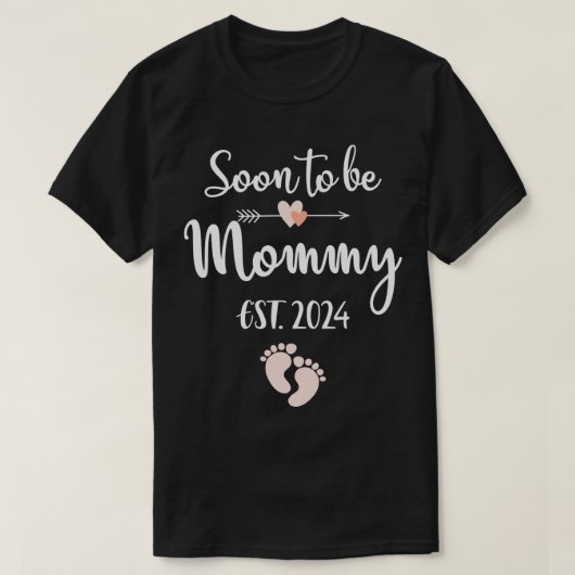 すぐにママの妊娠の発表のためのママ2024になること Tシャツ (デザイン正面)