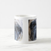 すぐに病気のパグ犬を飼う コーヒーマグカップ (中央)