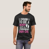 すぐに美しい赤ん坊の女の子のパパになる Tシャツ (正面フル)