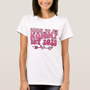 すぐにMommy 2025 Groovy Mom Est 2025が期待 Tシャツ