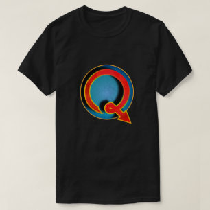 すごいヒーロー「Q」Insignia Tシャツ