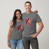すごい英雄「K」Insignia Tシャツ (ユニセックス)