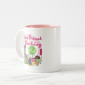 すごい誕生日Tシャツとギフトのお菓子 ツートーンマグカップ (正面左)