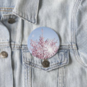 すさまじい木のピンク色の花を太陽が通過する 缶バッジ (インサイチュ)