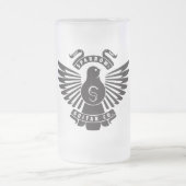 すずめによって曇らされるマグ フロストグラスビールジョッキ (中央)