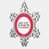 すばらしいお母さんは祖母に促進されて得ます スノーフレークピューターオーナメント (右)