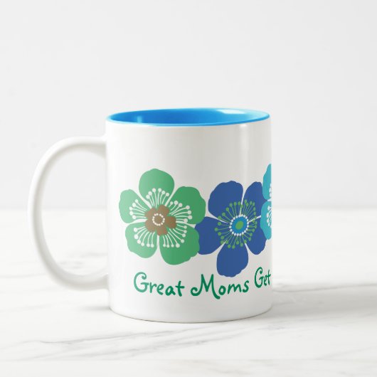 すばらしいお母さんは祖母に促進されて得ます ツートーンマグカップ (左)