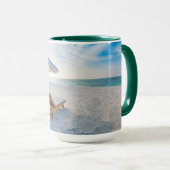 すばらしいビーチの日没 マグカップ (正面右)