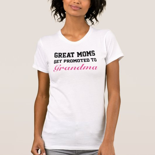 すばらしいママはおばあちゃんに昇進 Tシャツ (正面)