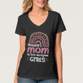 すばらしい二人の娘を持つ誇りある母 ヒョウ柄 虹の色 ママ Tシャツ