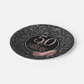 すばらしい第50誕生会|の黒い銀製のピンク ペーパープレート (アングル)