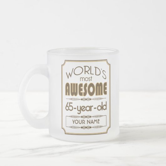 すばらしい金ゴールド第65の誕生祝いの世界のベスト フロストグラスマグカップ (左)