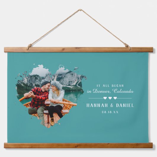 すべてが始まった |ロマンチックパーソナライズされたなカップルの写真 吊り下げ型タペストリー (正面)