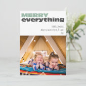 すべてが楽しいモダン タイポグラフィーのクリスマス フォト シーズンカード (スタンド正面)