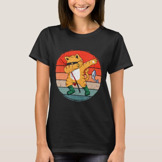 すべてが釣り餌 ナマズを釣る Tシャツ (正面)