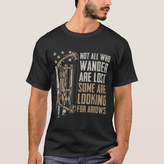 すべてではない失ったいくつかの矢印を探している – 弓おもしろい Tシャツ (正面)