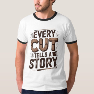 すべてのカットが物語を告げる – 木工素朴業 Tシャツ