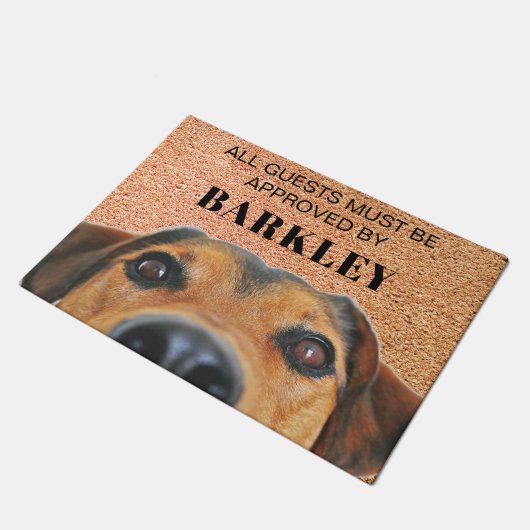 すべてのゲストは承認されなければならない可愛い犬 | ペットの写真 ドアマット (アングル)