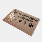 すべてのゲストは犬の名前で承認する必要があります ドアマット (アングル)