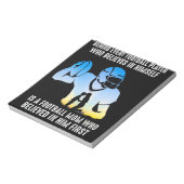 すべてのサッカー選手のサッカーママの後ろに ノートパッド (回転)