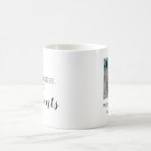 すべてのプリンセスは写真と神の親を必要 コーヒーマグカップ (中央)