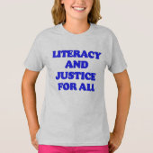 すべての人々のための識字及び正義:アドボカシーデザイン Tシャツ (正面)