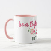 すべての人が聖書の節を見る光である マグカップ (左)