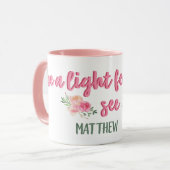 すべての人が聖書の節を見る光である マグカップ (正面左)