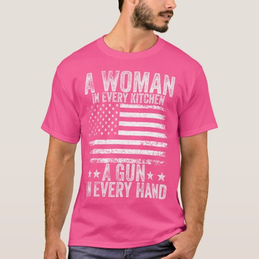 すべての台所に一人の女性 すべての手に一丁の銃 アメリカン Tシャツ (正面)