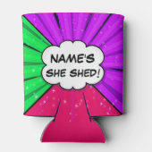 すべての変更文字の名前の追加Shed漫画スタイル 缶クーラー (裏面)