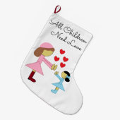 すべての子供が愛を必要とする：白 ラージクリスマスストッキング (正面 (吊り時))