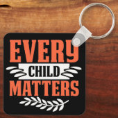 すべての子供は先住民に関わる キーホルダー (裏面)