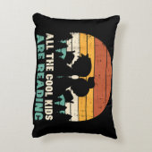 すべての子供読のレトロの本読好き男の子のギ アクセントクッション (裏面(縦))