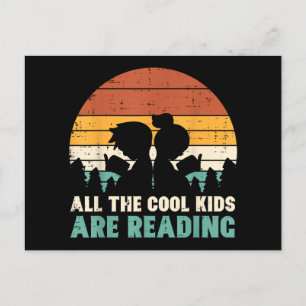 すべての子供読のレトロの本読好き男の子のギ ポストカード