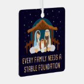 すべての家族が安定した基盤を必要とする – クリスマス メタルオーナメント (正面右)