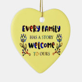 すべての家族は、私たちの家族Cに歓迎の物語を持っている セラミックオーナメント (右)