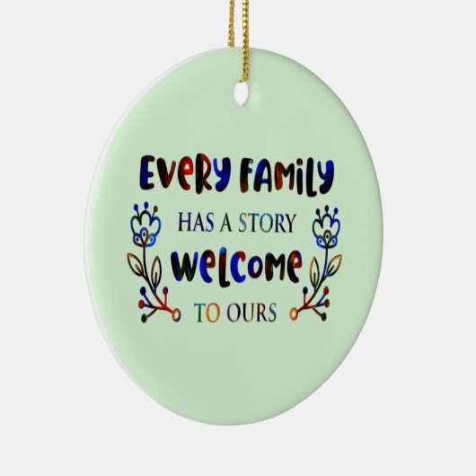 すべての家族は、私たちの家族Cに歓迎の物語を持っている セラミックオーナメント (右)