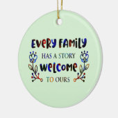 すべての家族は、私たちの家族Cに歓迎の物語を持っている セラミックオーナメント (左)