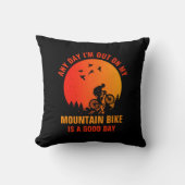 すべての文字を編集する名前を追加マウンテンバイクは良い日である クッション (正面)