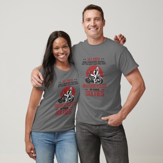 すべての男性が作成されている等しい静止モーターサイクルI Tシャツ (ユニセックス)