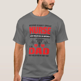 すべての素晴らしナースの背後に人の中に信じいるパパ Tシャツ